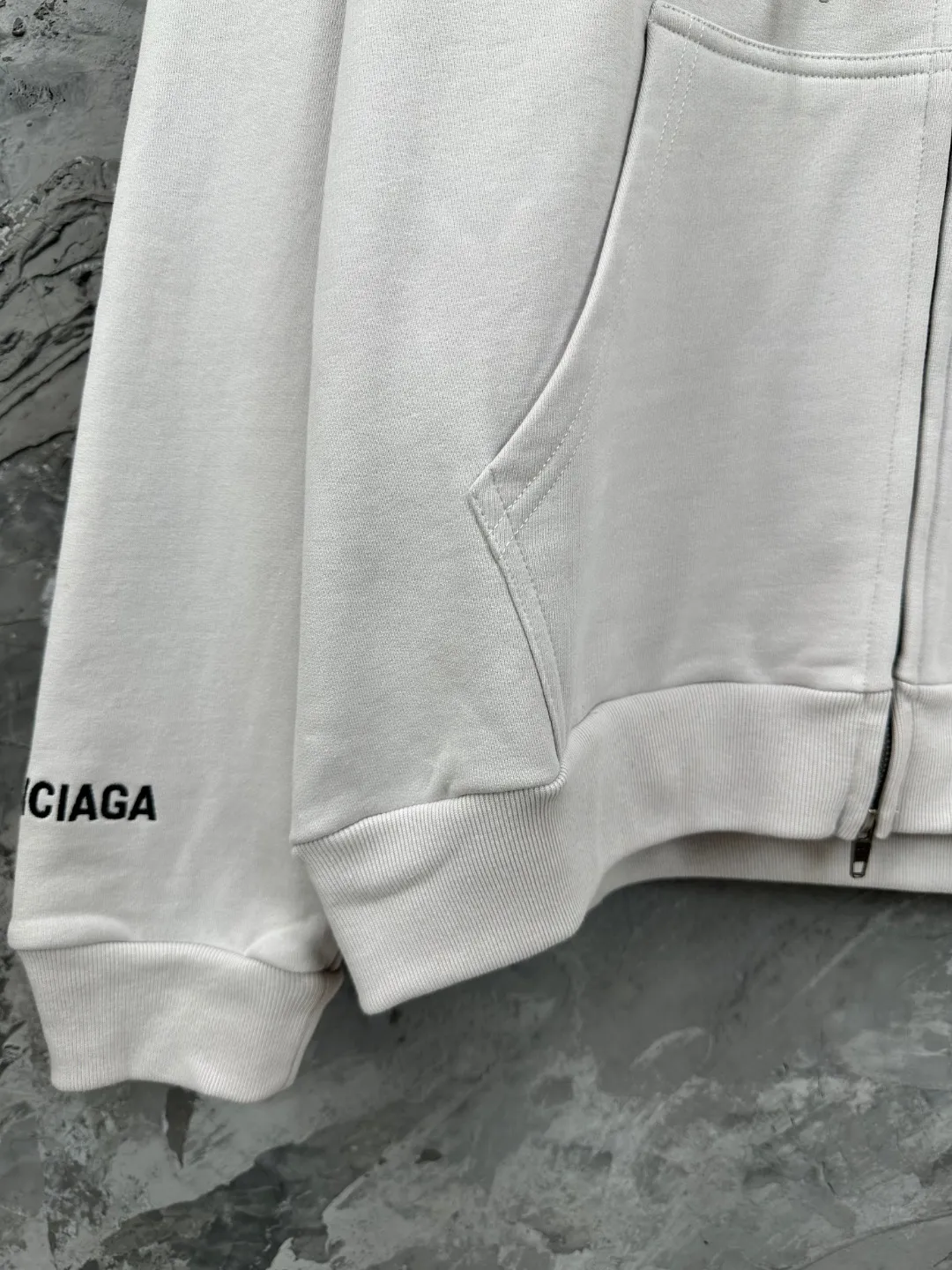BALENCI*GA hithg there+dripley . . . . . . . 460g . Same Style -Color：Black White Gray -SIZE：Xs S M L 8975#
